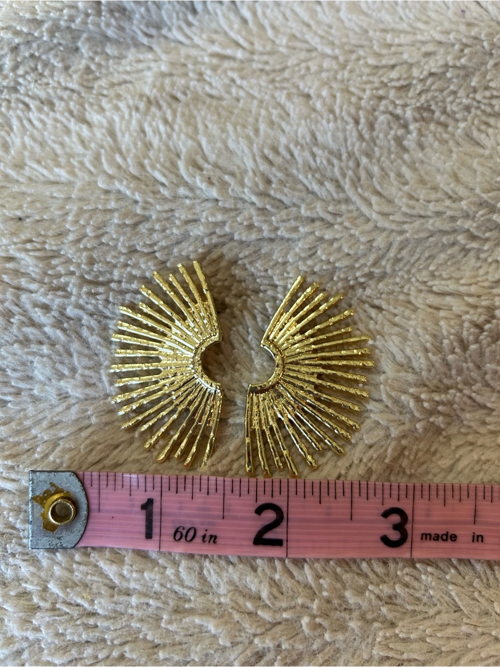 💚3/$25 Gold Radiant Sunburst Fan Pierced Earrings - Picture 5 of 6